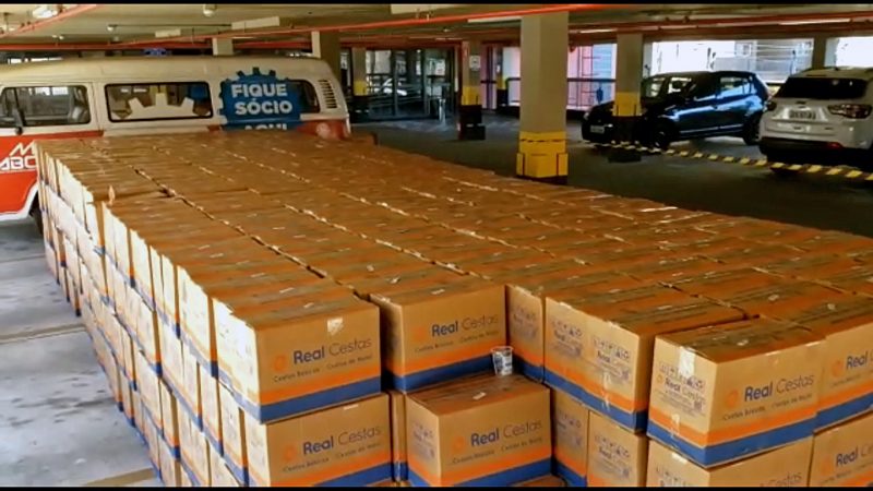 Em rede solidária, trabalhadores na Volks doam 850 cestas básicas