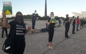 Juristas exigem de Bolsonaro respeito pelas vítimas do coronavírus e fim de ameaças à democracia