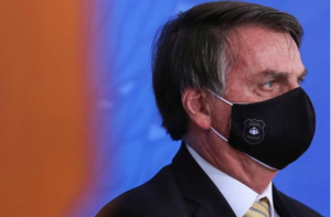 Bolsonaro faz evento “Brasil vencendo a Covid” e ignora as 114 mil vidas perdidas