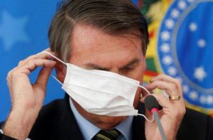 Com piadas homofóbicas de Bolsonaro sobre pandemia, Covid-19 segue fazendo vítimas