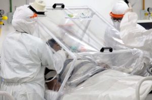 Casos de Covid-19 voltam a subir no Brasil. OMS alerta para nível alto da pandemia