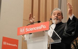 Defendida por Lula, taxação de transações financeiras internacionais contribuiria para o fim da pobreza