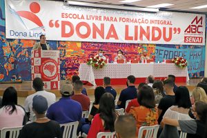 Alunos dos cursos em parceria com o Senai recebem diploma na Escola “Dona Lindu”