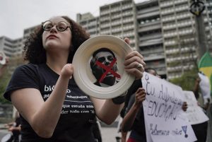 Estudantes protestam contra o desmonte na educação 