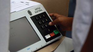 Assédio eleitoral: Um crime contra a democracia e o povo