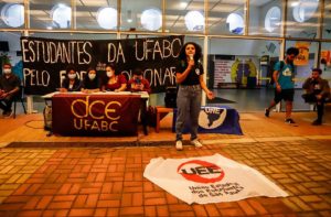 Estudantes vão às ruas contra os cortes na educação e corrupção no governo Bolsonaro