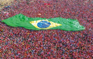 Viva o povo brasileiro: Nunca mais um brasil sem nós!