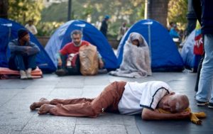 <strong>Com 25% das pessoas em situação de rua no país, cidade de São Paulo bate recorde: 48 mil sem-teto</strong>