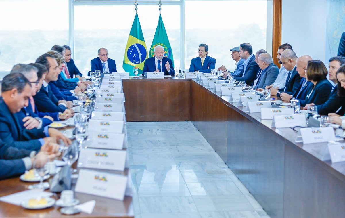 Sindicato discute medidas para o setor com presidente Lula, ministros e empresários