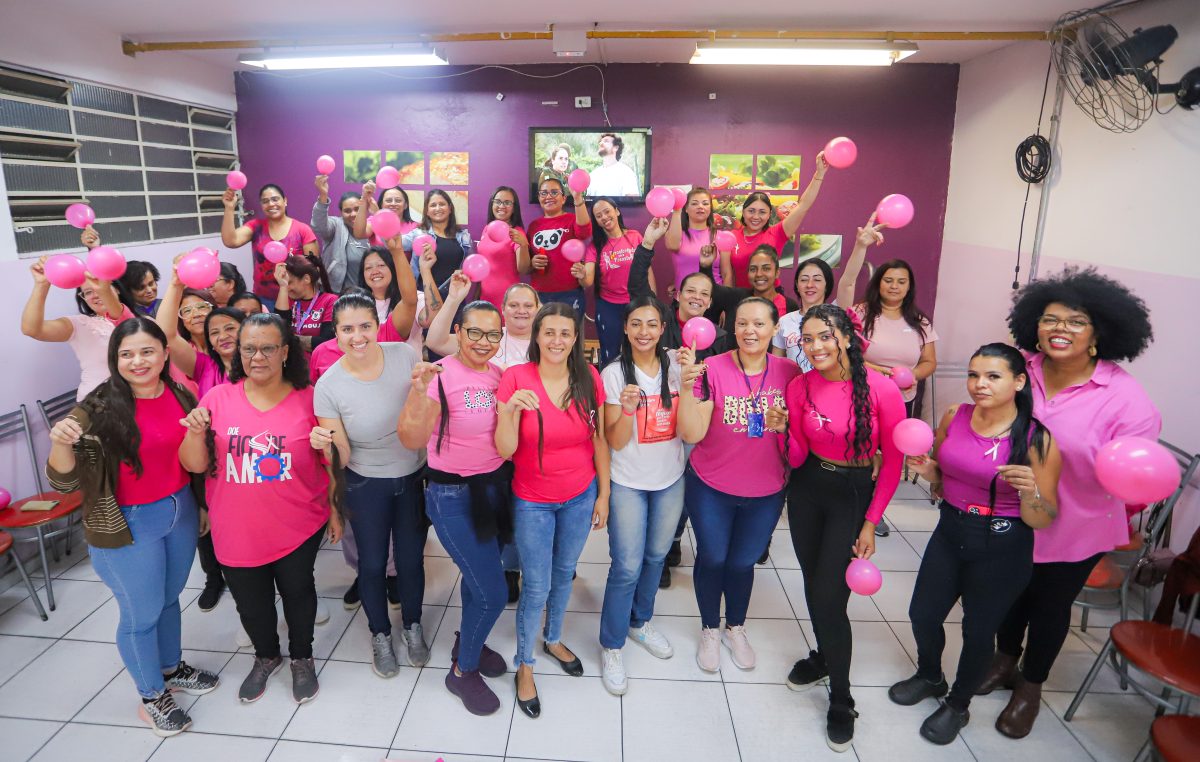 Comissão das Mulheres Metalúrgicas do ABC arrecada “Fios de amor” na Revoluz