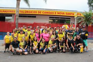 Superamigos entregam 1.470 sacolinhas de Natal e 400 cestas básicas em Canoas (RS)