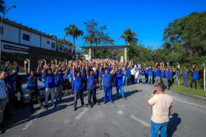 Trabalhadores na FMF aprovam aviso de greve