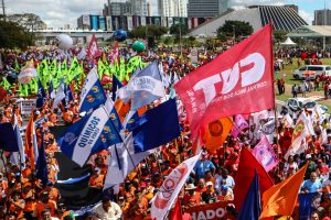Marcha reúne milhares de trabalhadores e trabalhadoras em Brasília por direitos