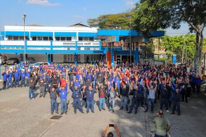 Trabalhadores na Mahle reprovam proposta de PLR e empresa recebe aviso de greve