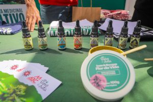 Associação Flor da Vida disponibiliza consultas e óleo de cannabis medicinal com descontos para sócios