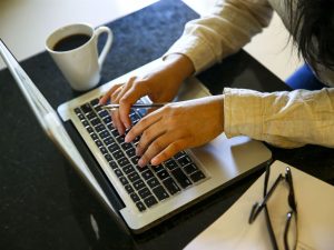 Dispensa em massa prova que pessoal do teletrabalho está sendo monitorado