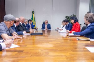 Crise global dos semicondutores ameaça montadoras e Sindicato cobra ação do governo federal