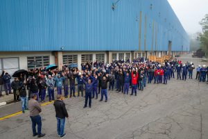 Trabalhadores na WEG garantem acordo de compensação de fim de ano