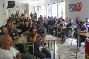 Trabalhadores na Marcolar participam de rodas de conversas pelo Novembro Azul
