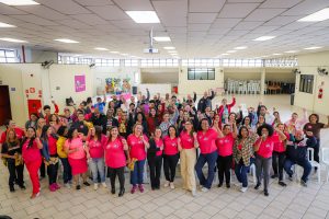 Outubro Rosa mobiliza trabalhadoras em roda de conversa sobre autocuidado na Regional Diadema