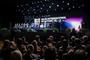 Sindicato defende transição energética justa e redução de jornada no Salão do Automóvel