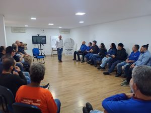 Debate em ferramentaria reforça enfrentamento a tipos de assédios no local de trabalho