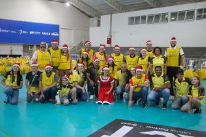 ONG Superamigos celebra 30 anos com entrega de 1.400 sacolinhas de Natal