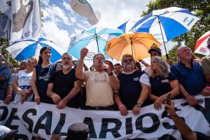 Reforma trabalhista de Milei avança no Congresso e paralisa Argentina