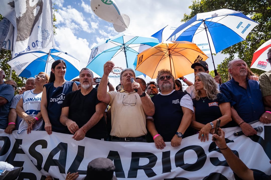 Reforma trabalhista de Milei avança no Congresso e paralisa Argentina