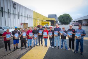 Tribuna na Mão: Sindicato e trabalhadores na Udinese Papaiz celebram nova tabela do IR