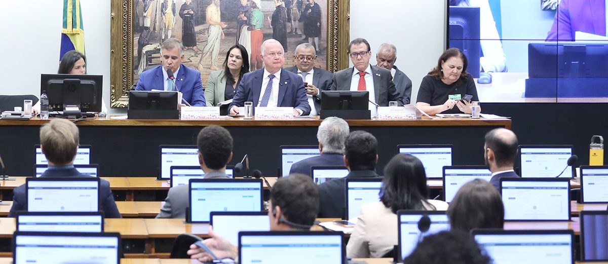 Sindicato monitora debate no Congresso e destaca defesa de Marinho por redução de jornada